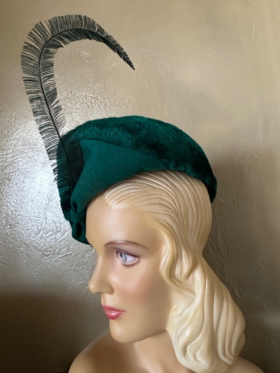 RITZY 1950\'s EMERALD GREEM FURRY/FLAT FELT + TALL, CURVED FEATHER main image 11